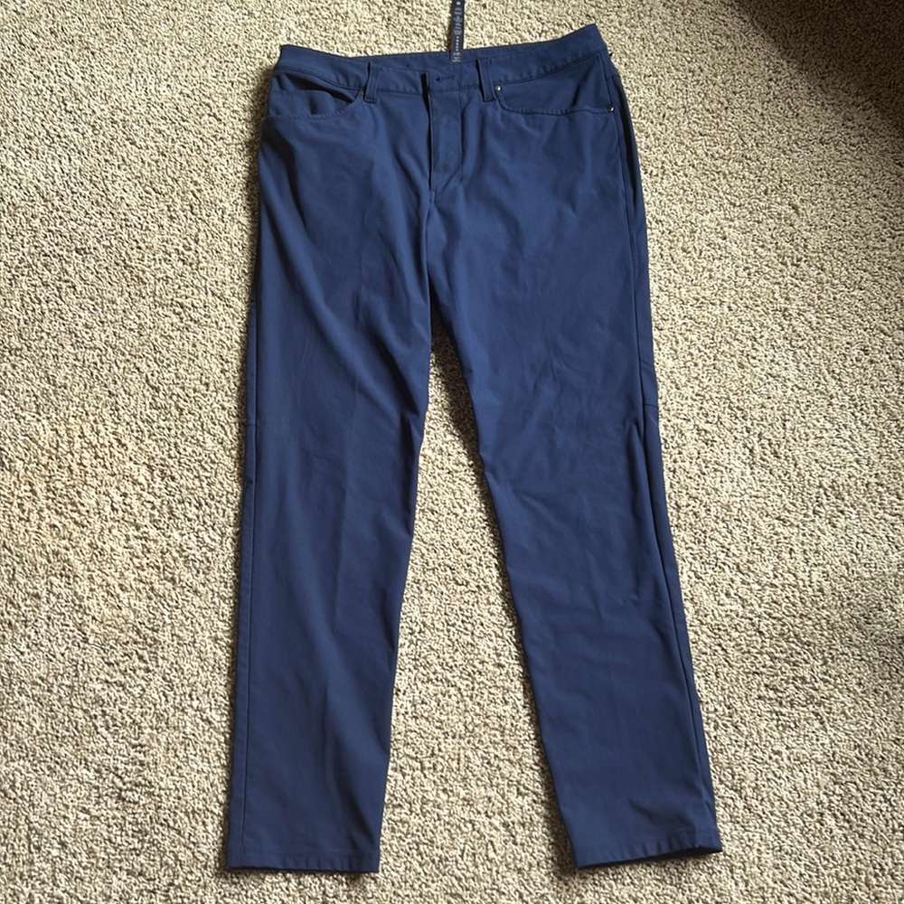 Men’s lululemon ABC dark navy pants. SZ 32 X 32    NEVER WORN